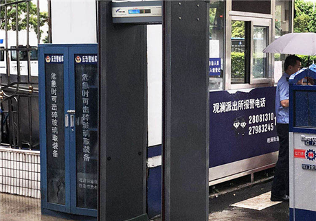 無懼風雨，天鷹防雨金屬安檢門